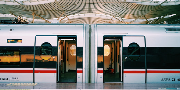 Hukum Sholat Di Kereta Api Atau Pesawat