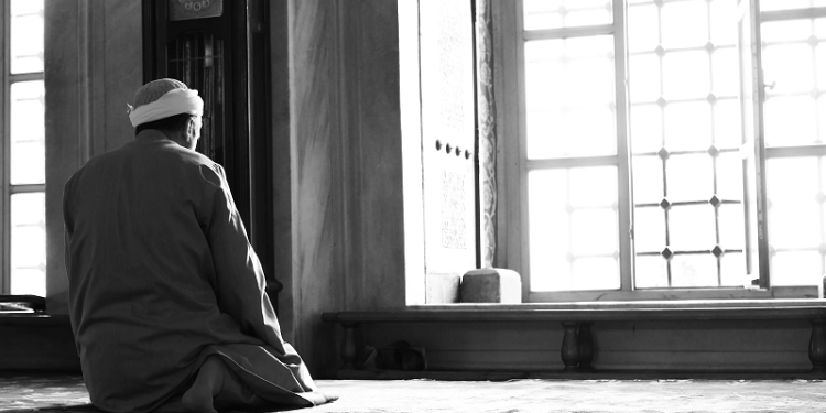 Kaidah Fiqih Dzat Ibadah Lebih Utama Daripada Tempat