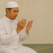 membunyikan jari jemari saat shalat